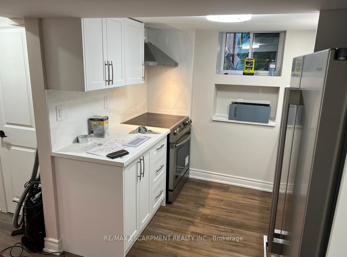Photo 3 of 49 Gretna Drive, Brampton, Northwood Park — HOMEH