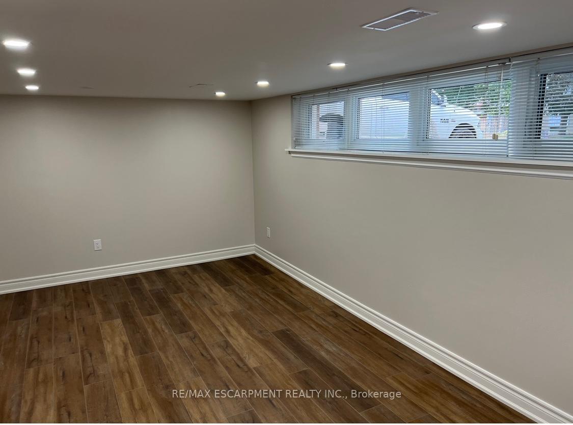 Photo 7 of 49 Gretna Drive, Brampton, Northwood Park — HOMEH