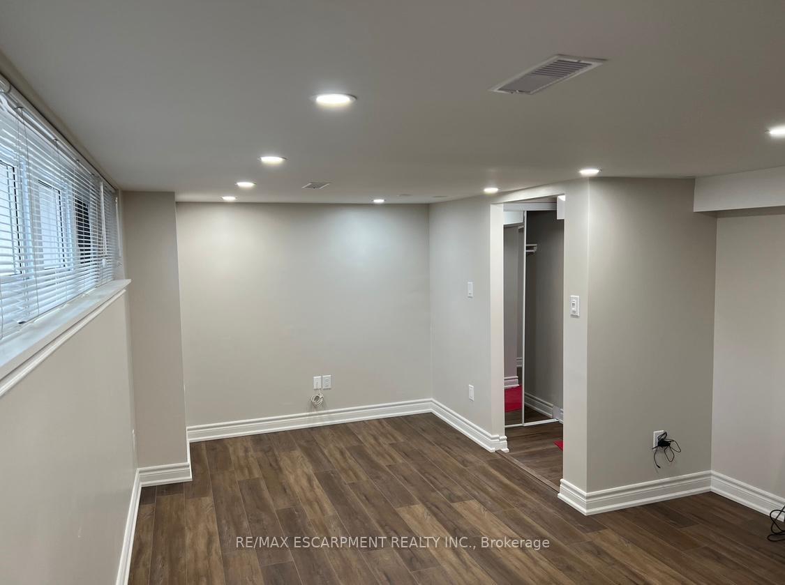 Photo 12 of 49 Gretna Drive, Brampton, Northwood Park — HOMEH