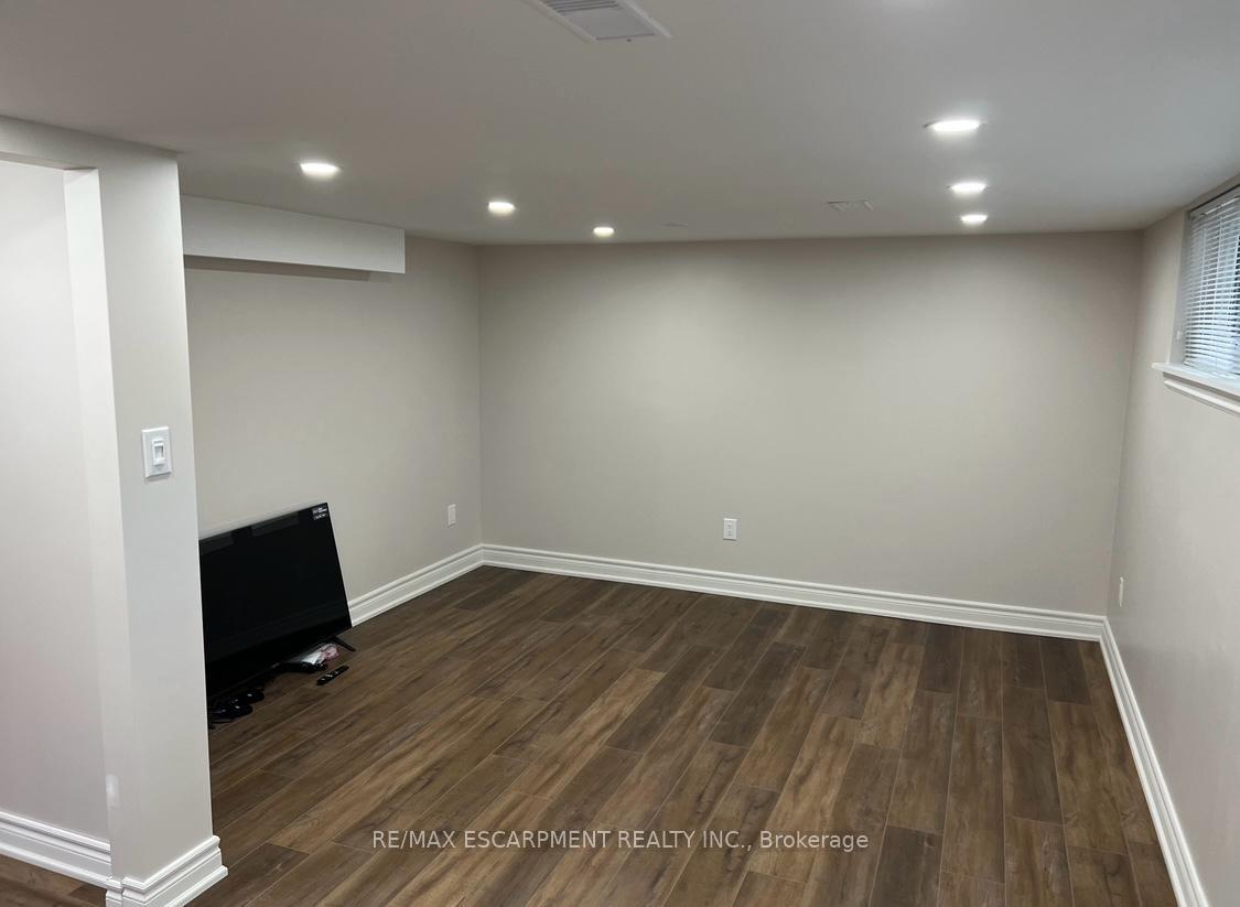 Photo 6 of 49 Gretna Drive, Brampton, Northwood Park — HOMEH