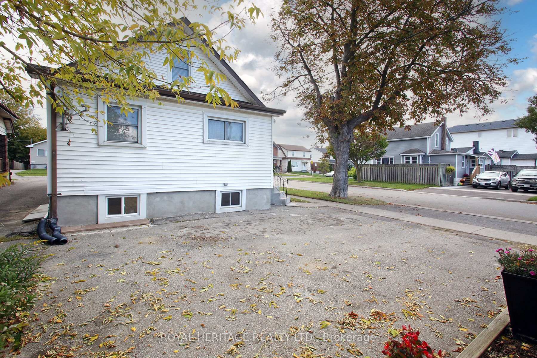Photo 29 of 294 Burk Street, Oshawa, Vanier — HOMEH