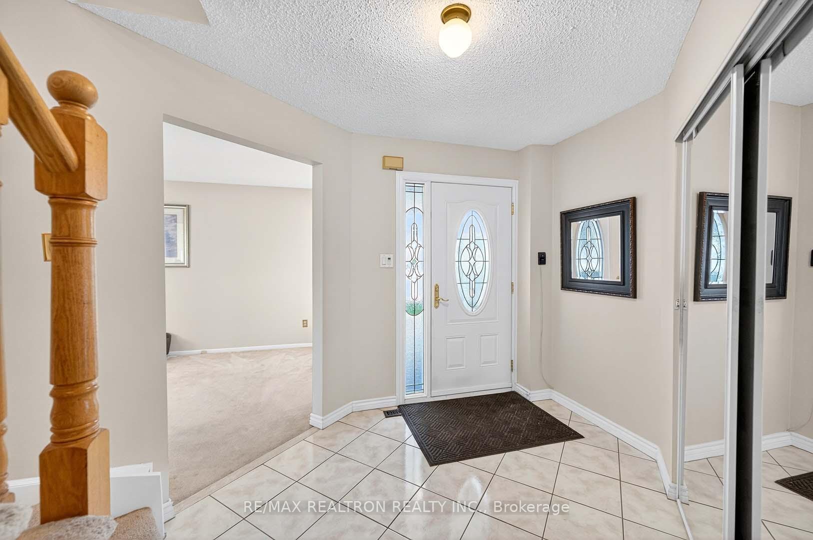 Photo 3 of 18 Newell Place, Brampton, Westgate — HOMEH