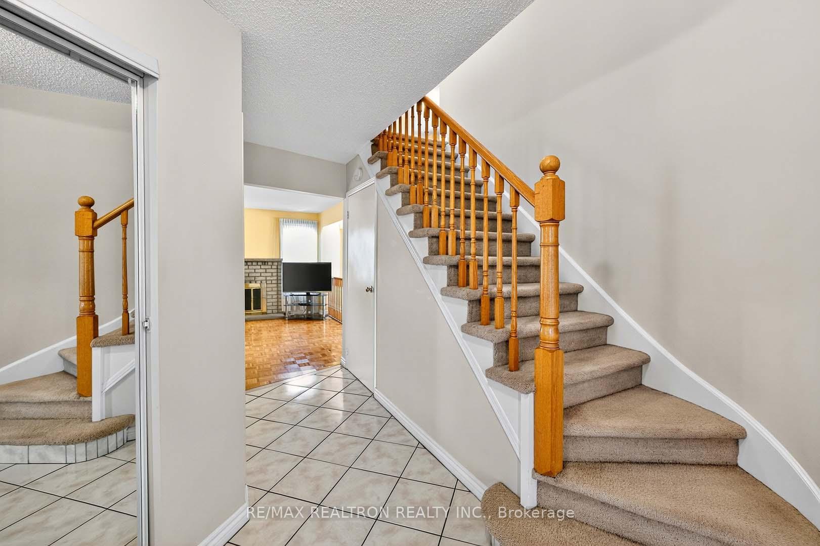 Photo 4 of 18 Newell Place, Brampton, Westgate — HOMEH