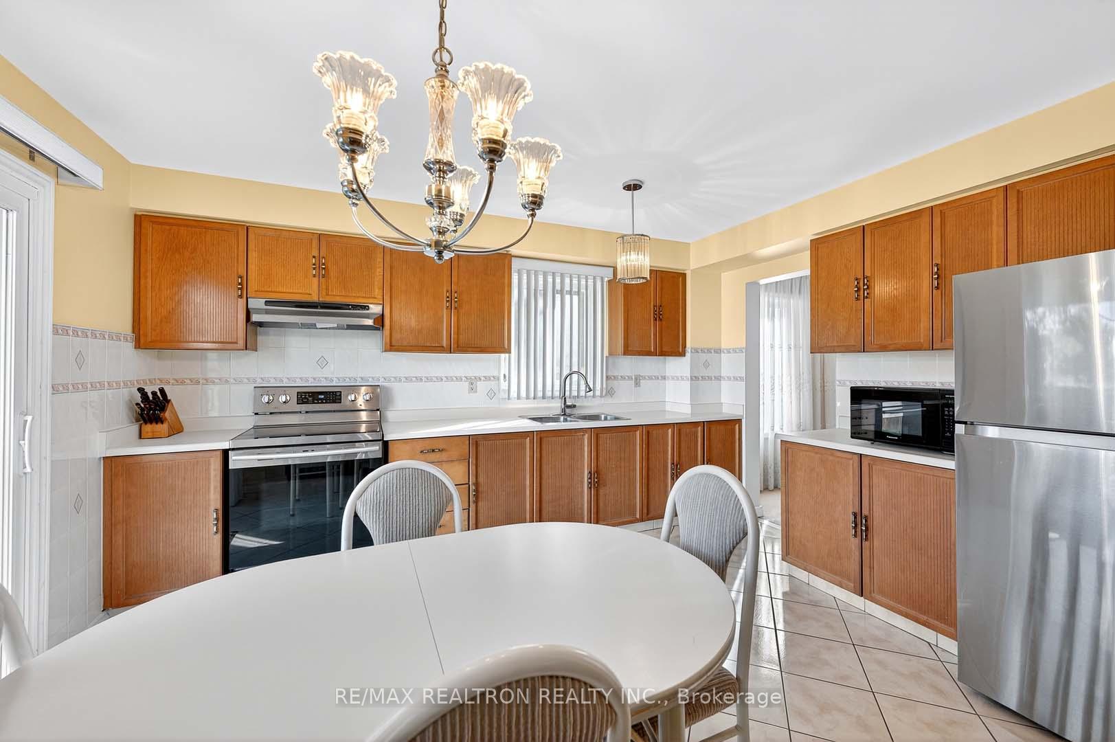 Photo 7 of 18 Newell Place, Brampton, Westgate — HOMEH