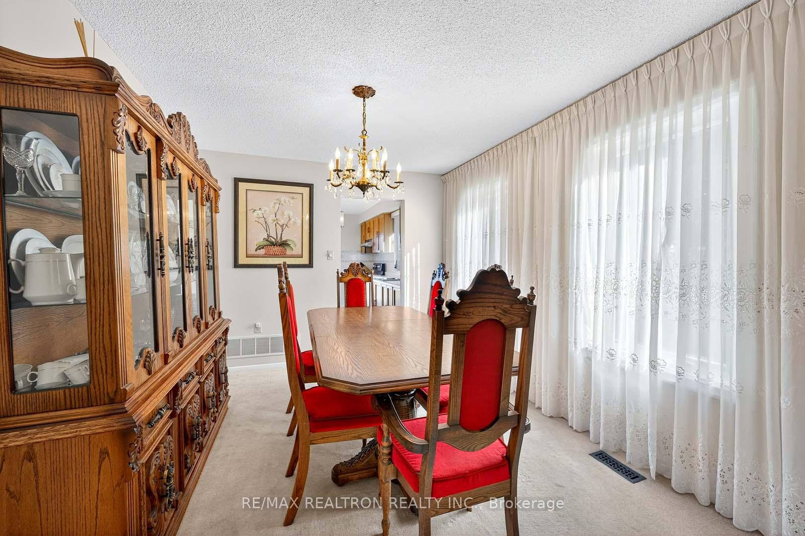Photo 14 of 18 Newell Place, Brampton, Westgate — HOMEH