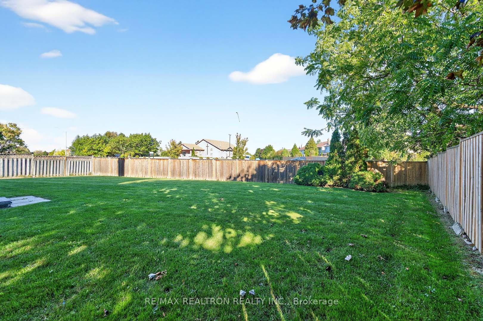 Photo 35 of 18 Newell Place, Brampton, Westgate — HOMEH