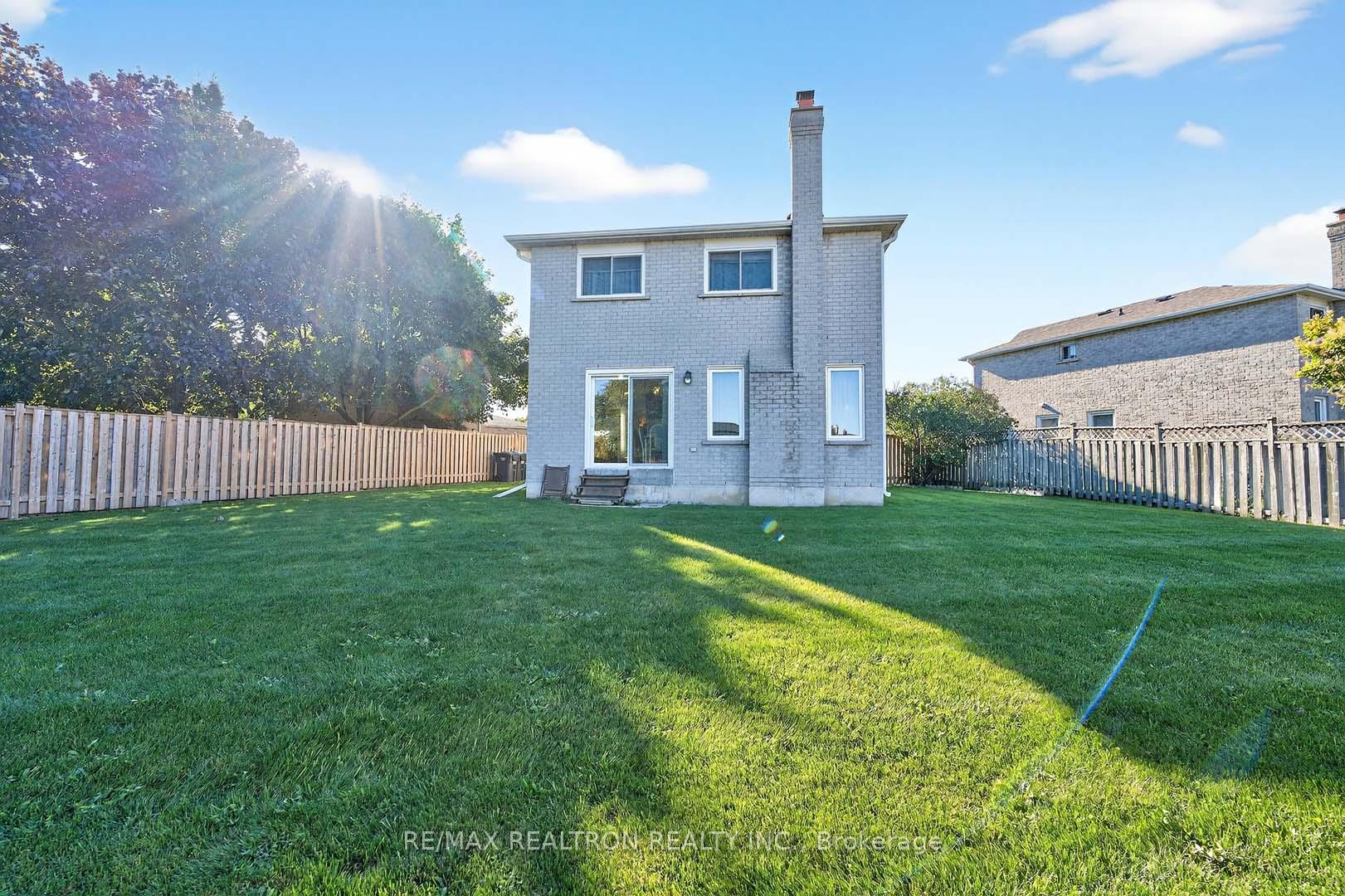 Photo 37 of 18 Newell Place, Brampton, Westgate — HOMEH