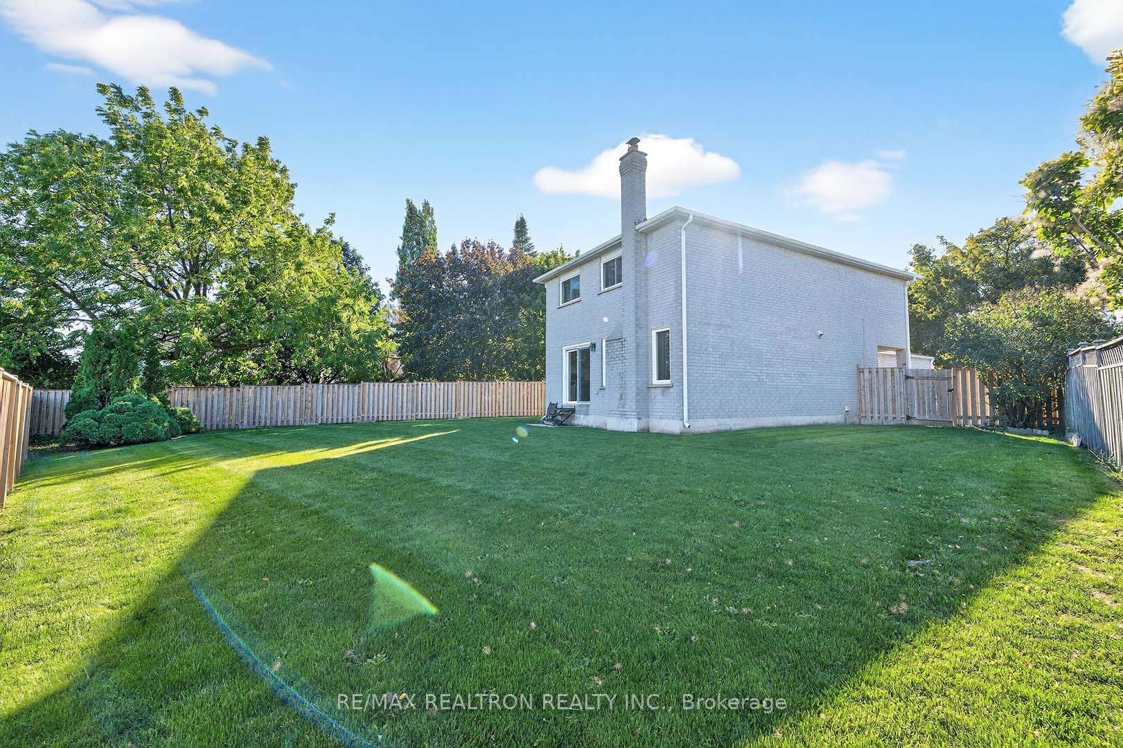 Photo 38 of 18 Newell Place, Brampton, Westgate — HOMEH