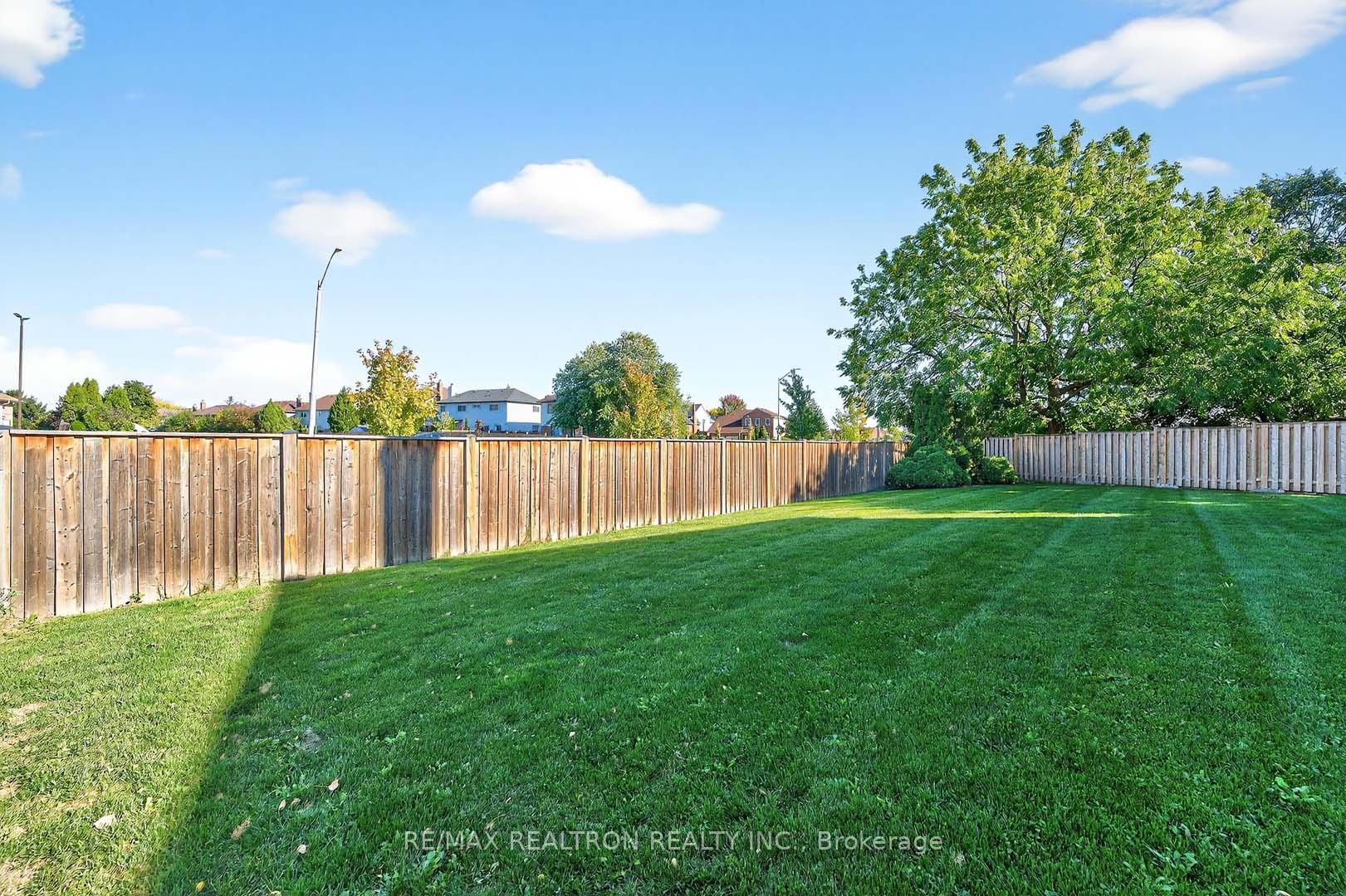 Photo 39 of 18 Newell Place, Brampton, Westgate — HOMEH