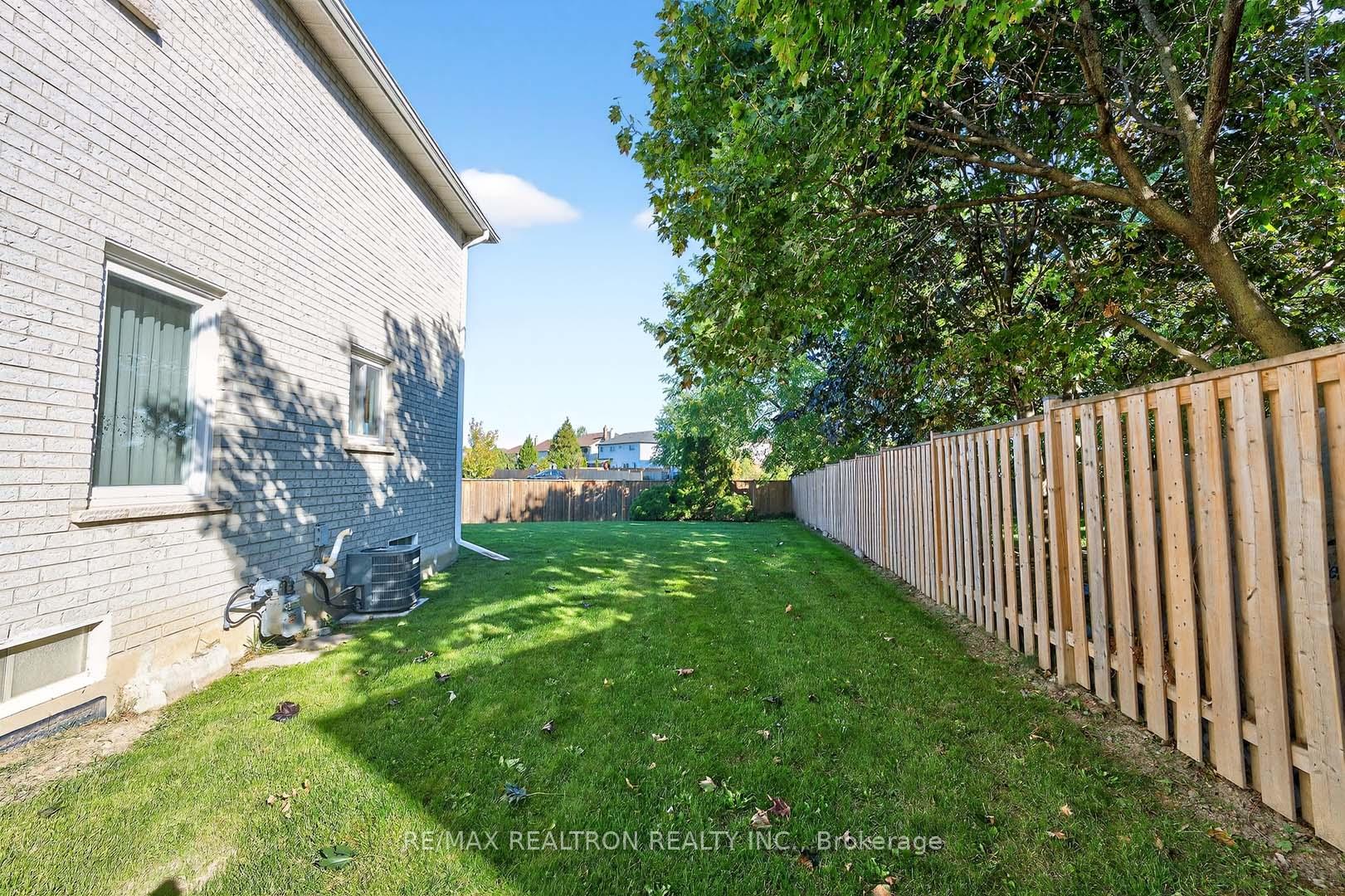 Photo 40 of 18 Newell Place, Brampton, Westgate — HOMEH