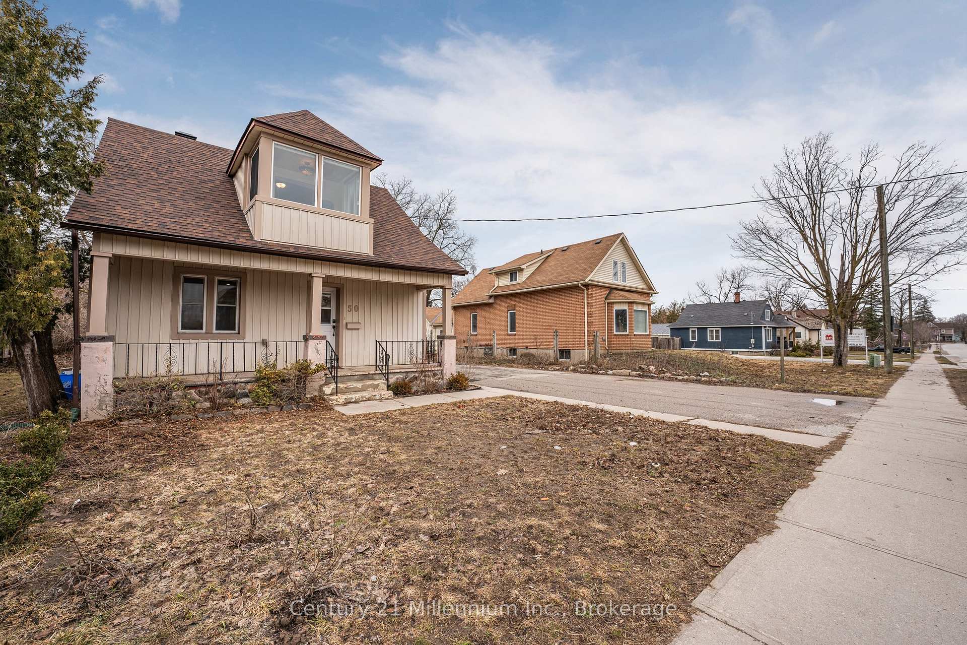 Photo 5 of 50 Donald Street, Barrie, Queen's Park — HOMEH