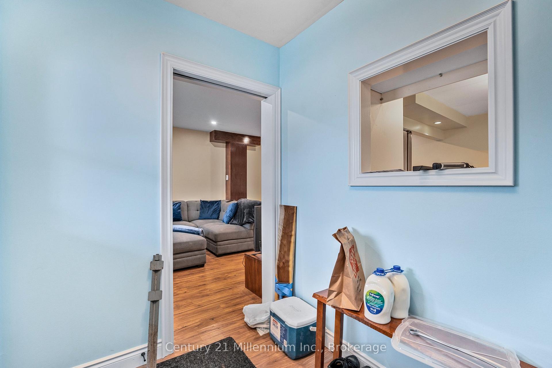 Photo 10 of 50 Donald Street, Barrie, Queen's Park — HOMEH