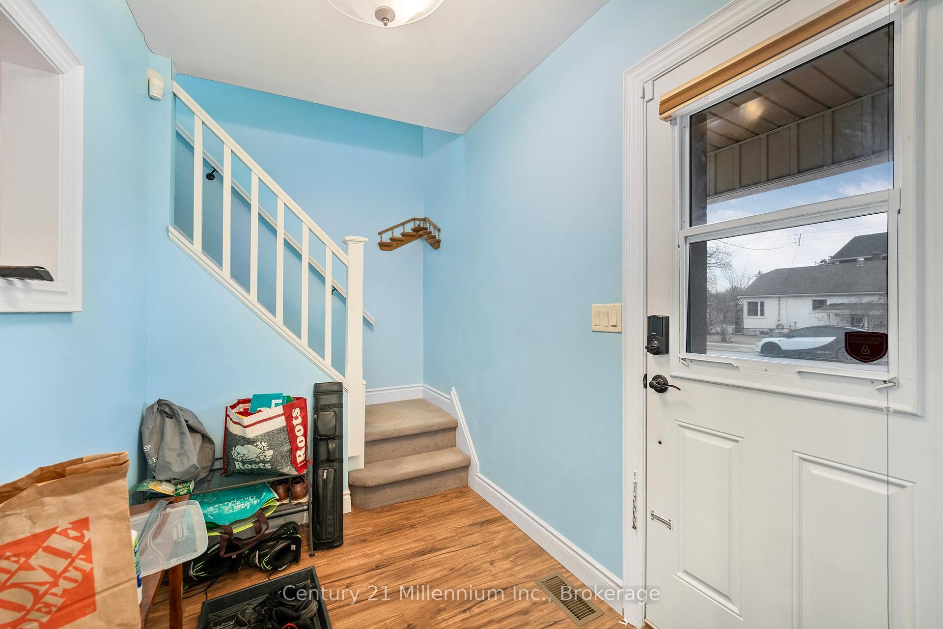 Photo 11 of 50 Donald Street, Barrie, Queen's Park — HOMEH