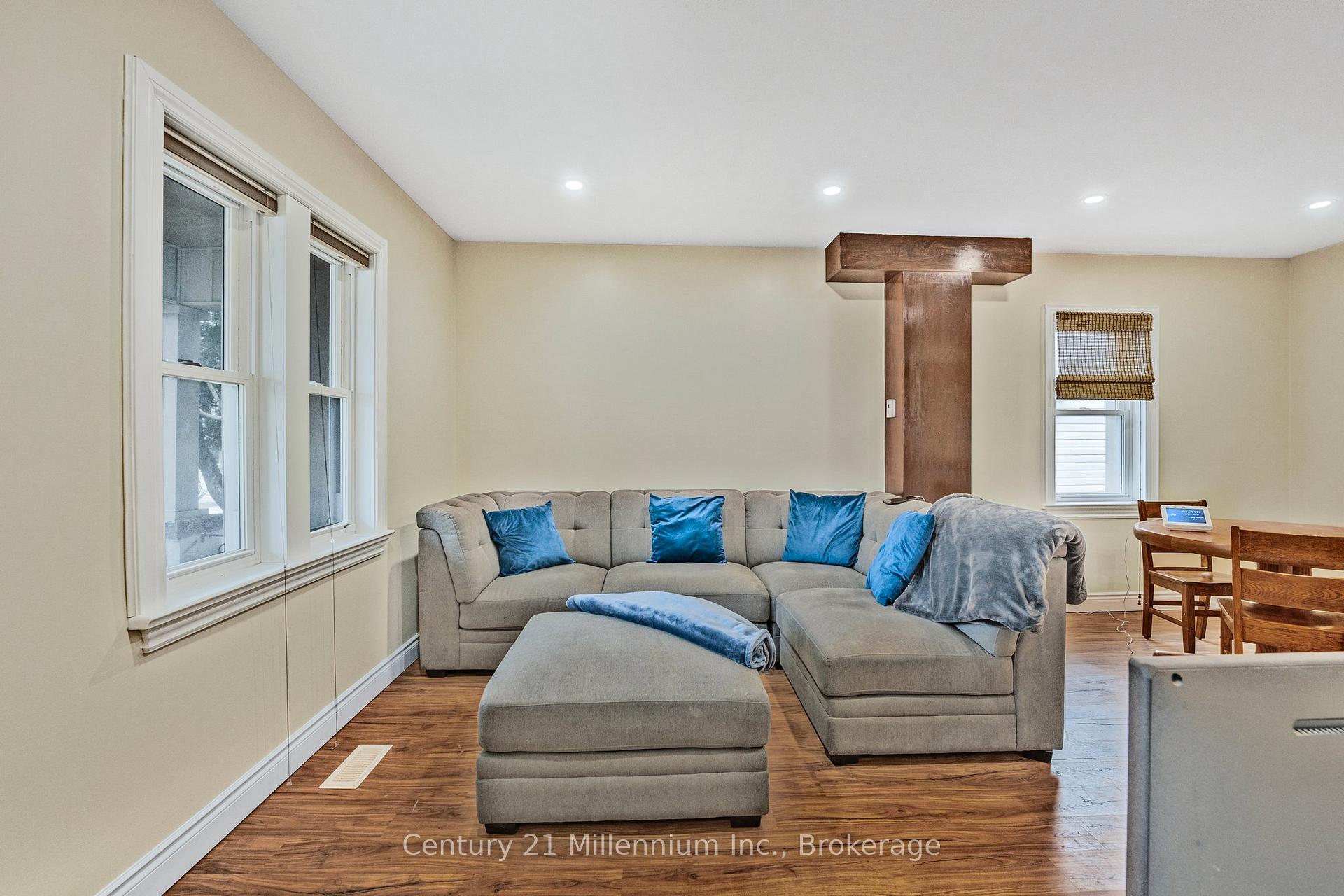 Photo 12 of 50 Donald Street, Barrie, Queen's Park — HOMEH