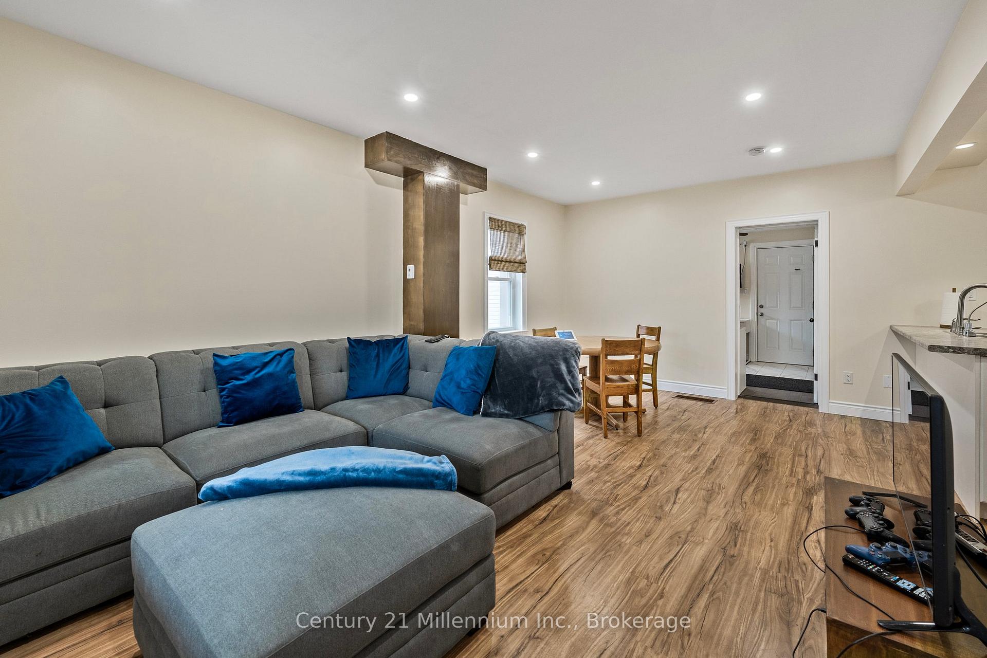 Photo 13 of 50 Donald Street, Barrie, Queen's Park — HOMEH