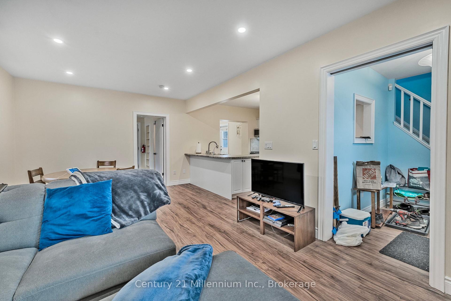 Photo 14 of 50 Donald Street, Barrie, Queen's Park — HOMEH