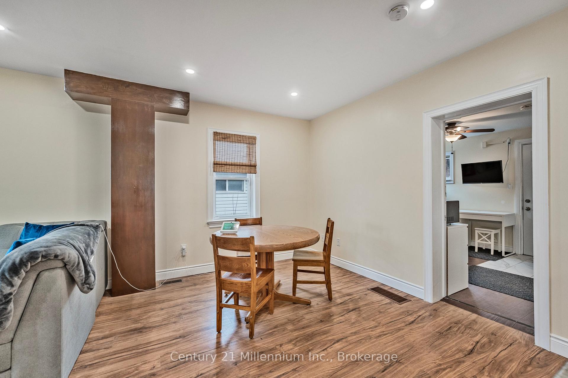 Photo 16 of 50 Donald Street, Barrie, Queen's Park — HOMEH