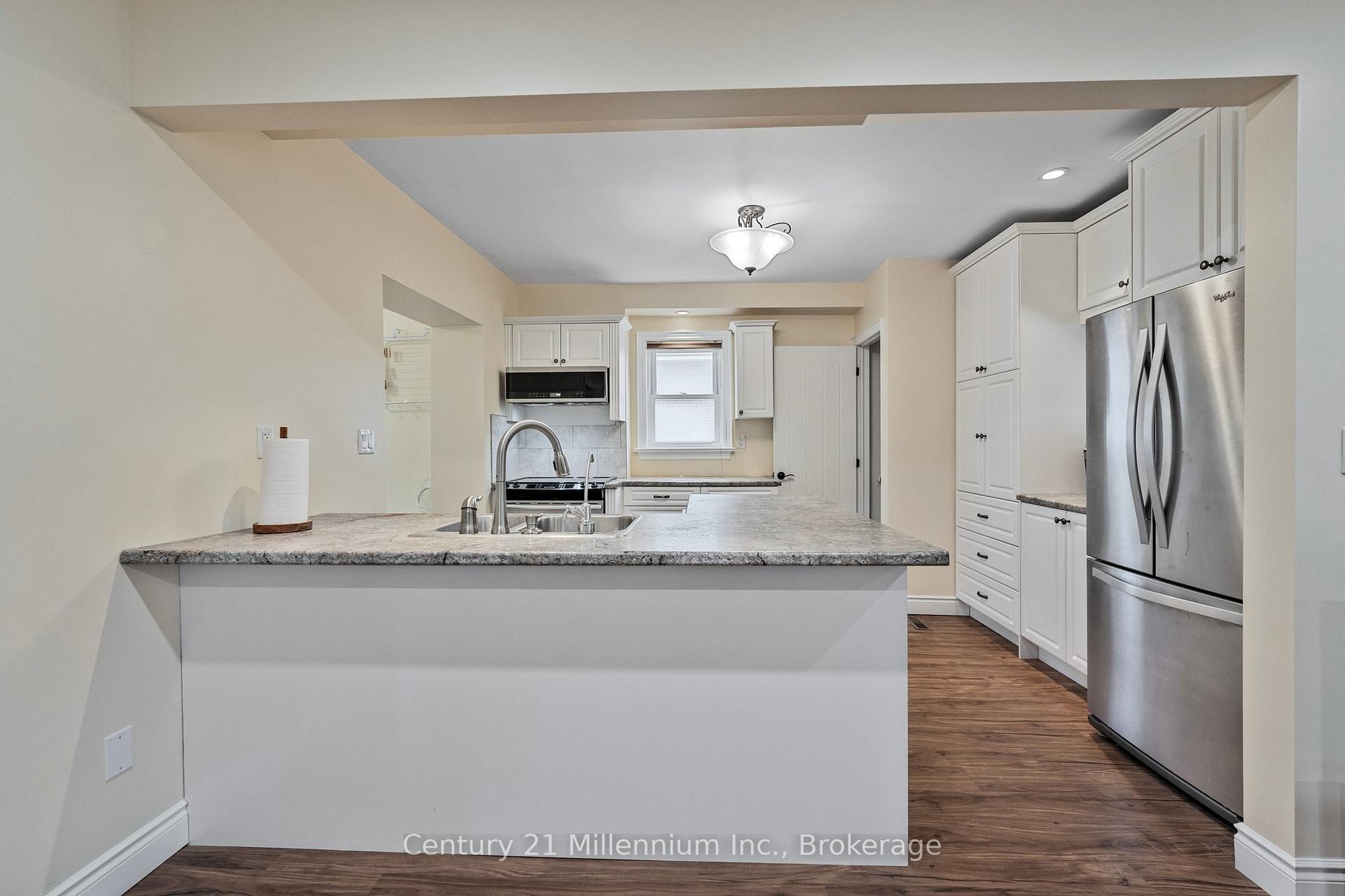 Photo 18 of 50 Donald Street, Barrie, Queen's Park — HOMEH