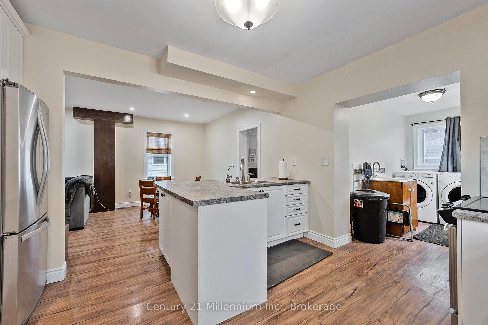 Photo 19 of 50 Donald Street, Barrie, Queen's Park — HOMEH