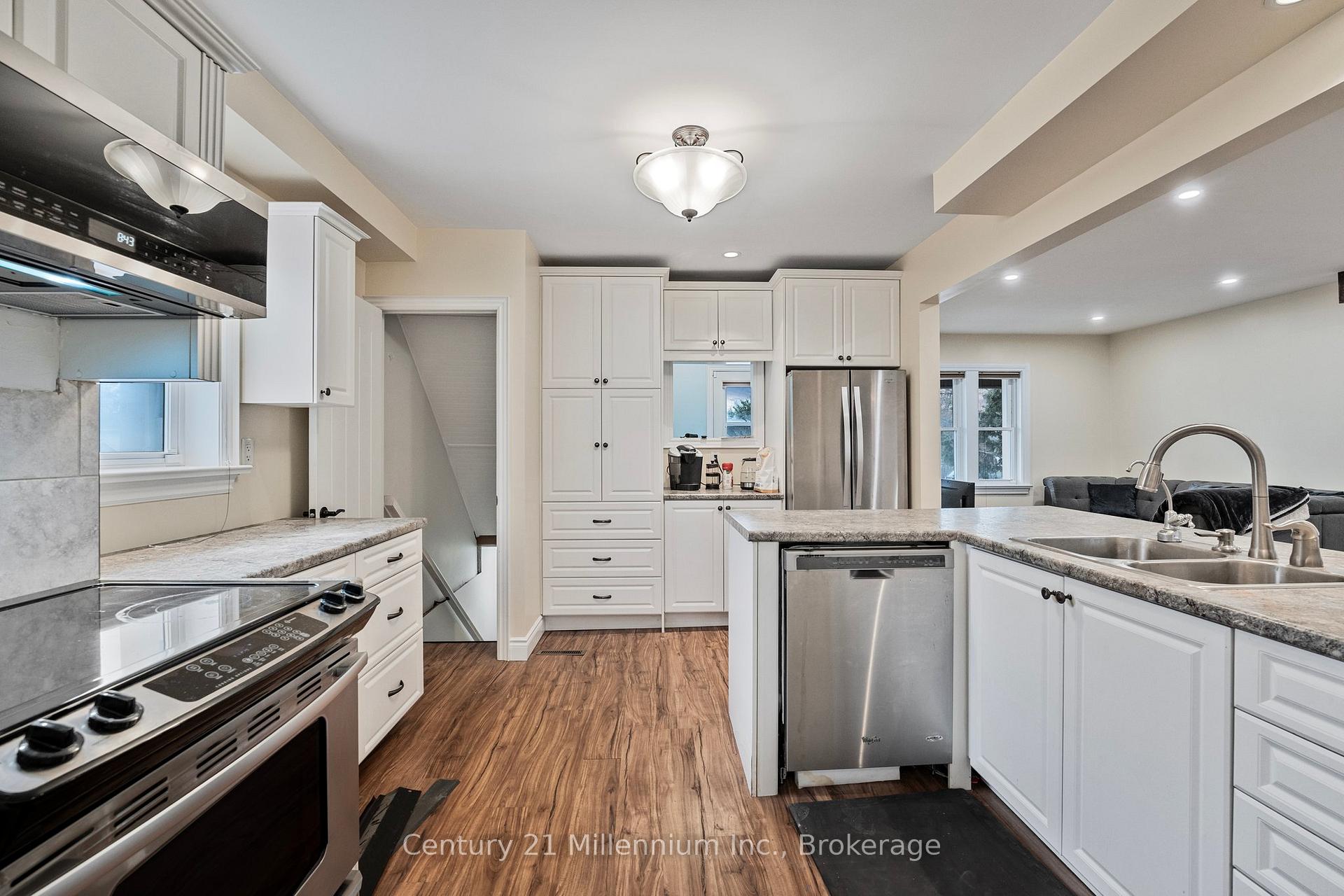 Photo 20 of 50 Donald Street, Barrie, Queen's Park — HOMEH