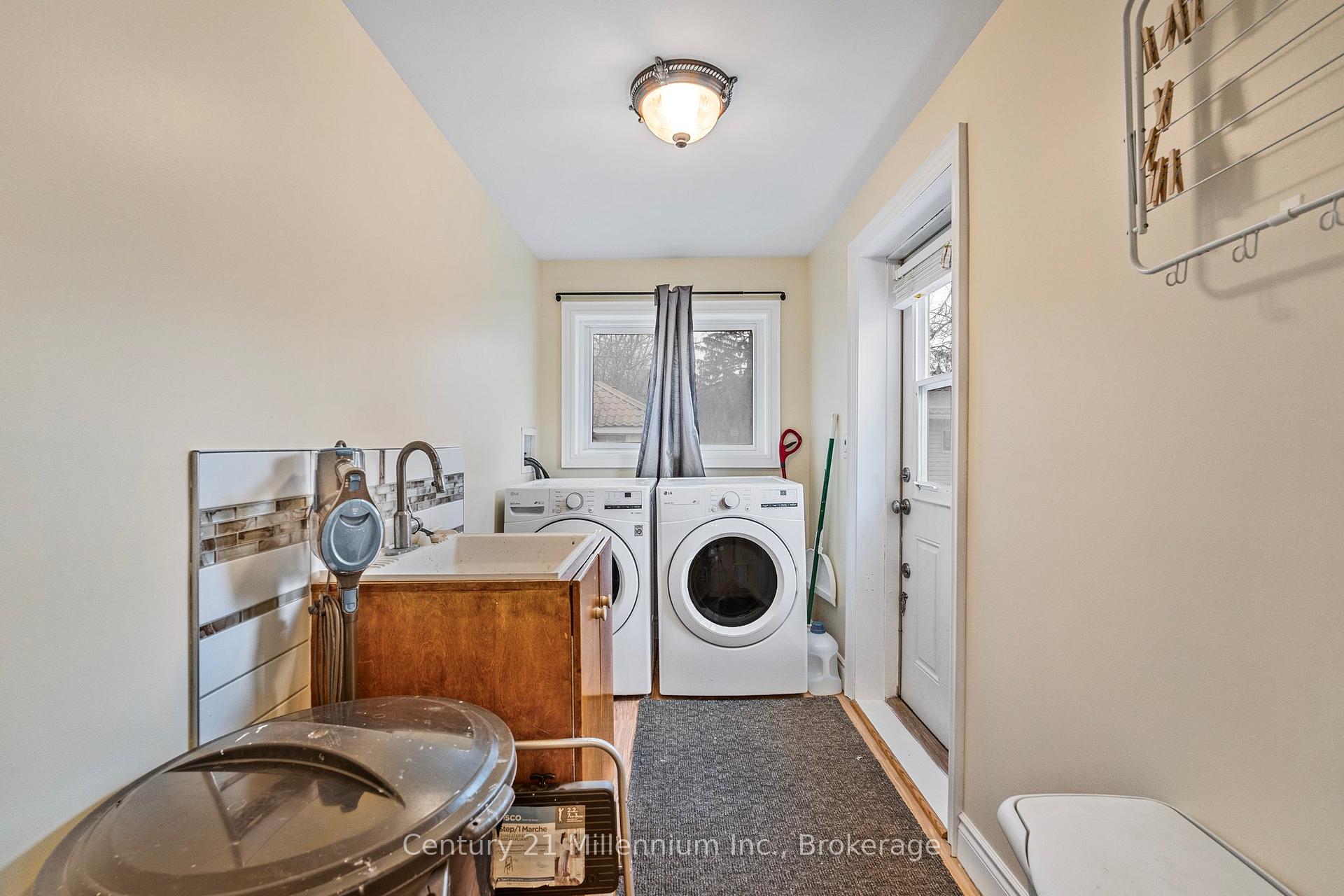 Photo 21 of 50 Donald Street, Barrie, Queen's Park — HOMEH