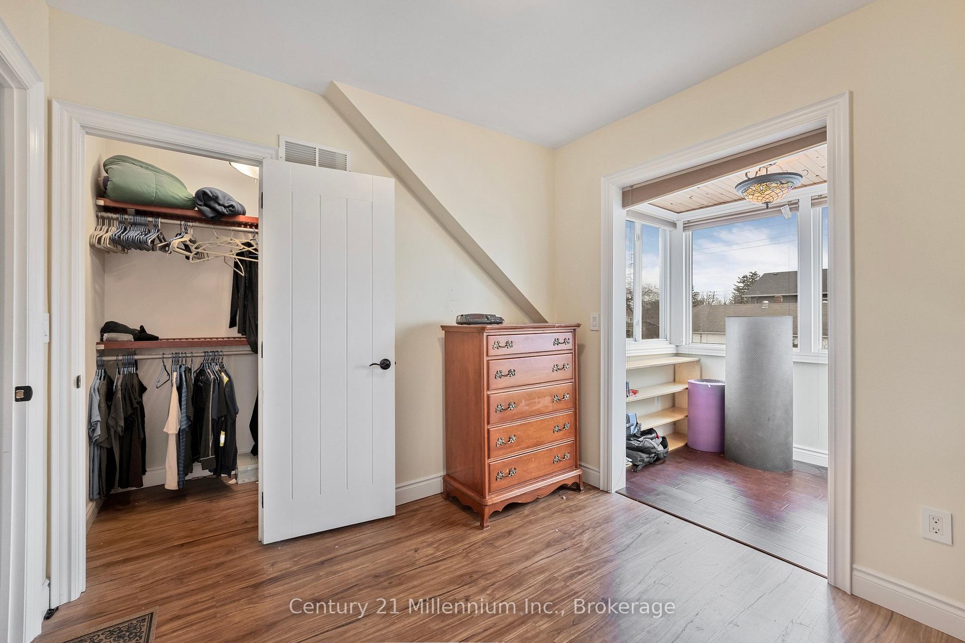 Photo 29 of 50 Donald Street, Barrie, Queen's Park — HOMEH