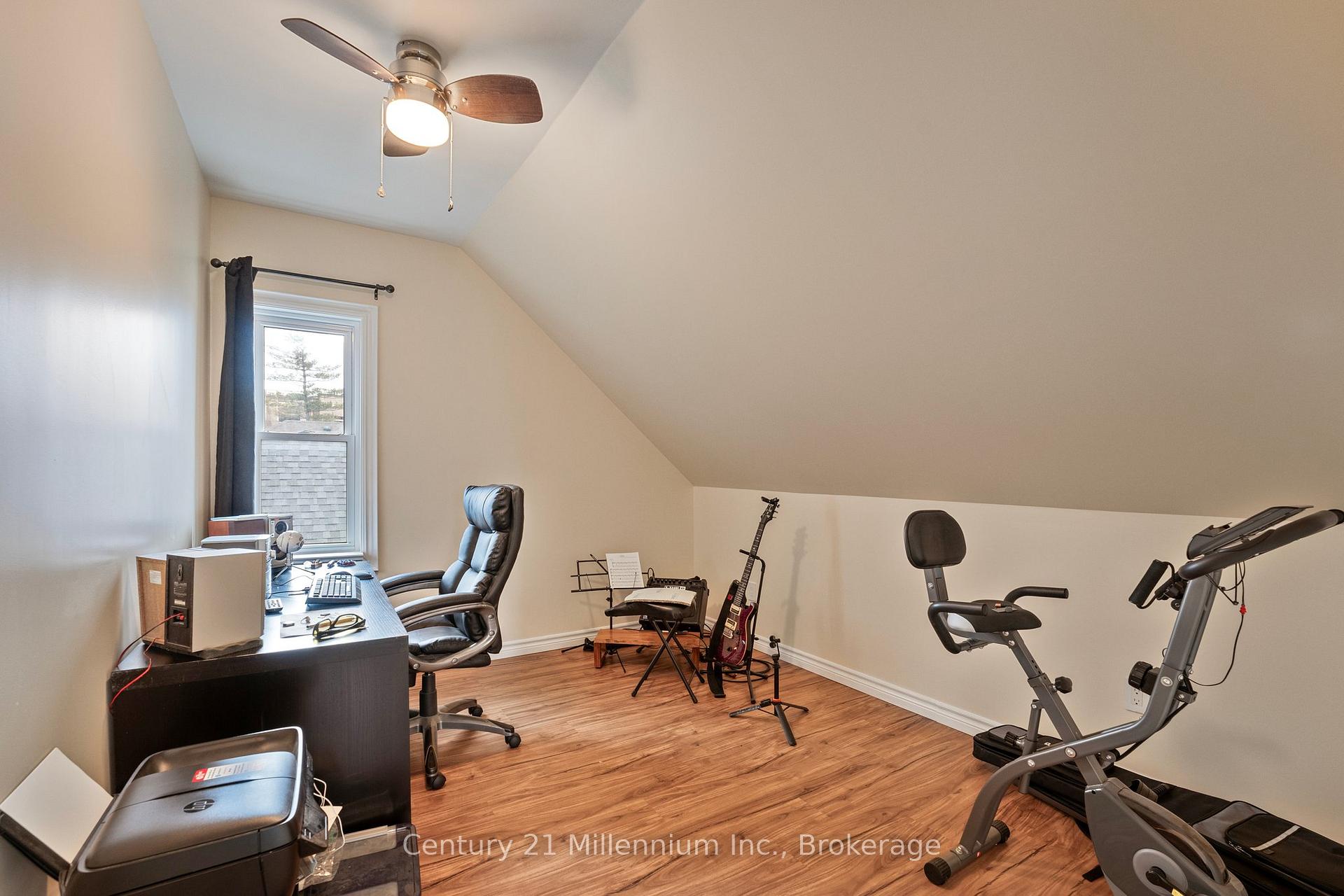 Photo 33 of 50 Donald Street, Barrie, Queen's Park — HOMEH