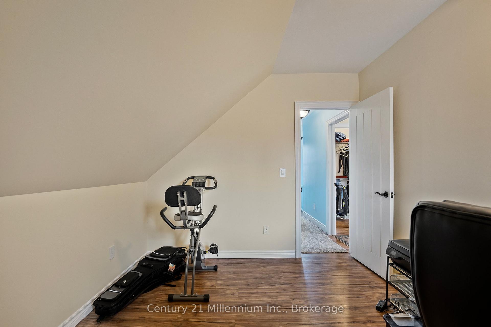 Photo 34 of 50 Donald Street, Barrie, Queen's Park — HOMEH