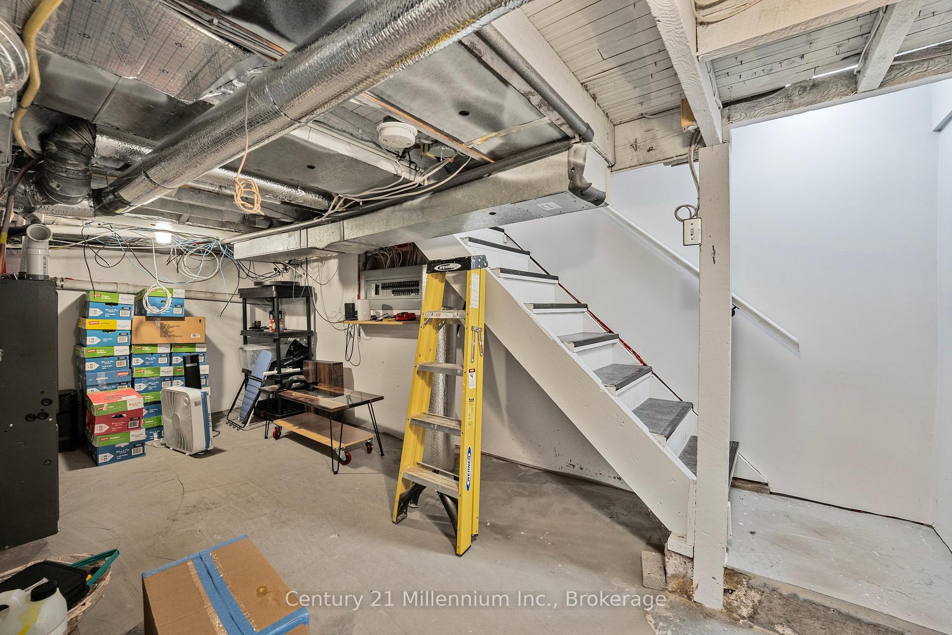 Photo 38 of 50 Donald Street, Barrie, Queen's Park — HOMEH