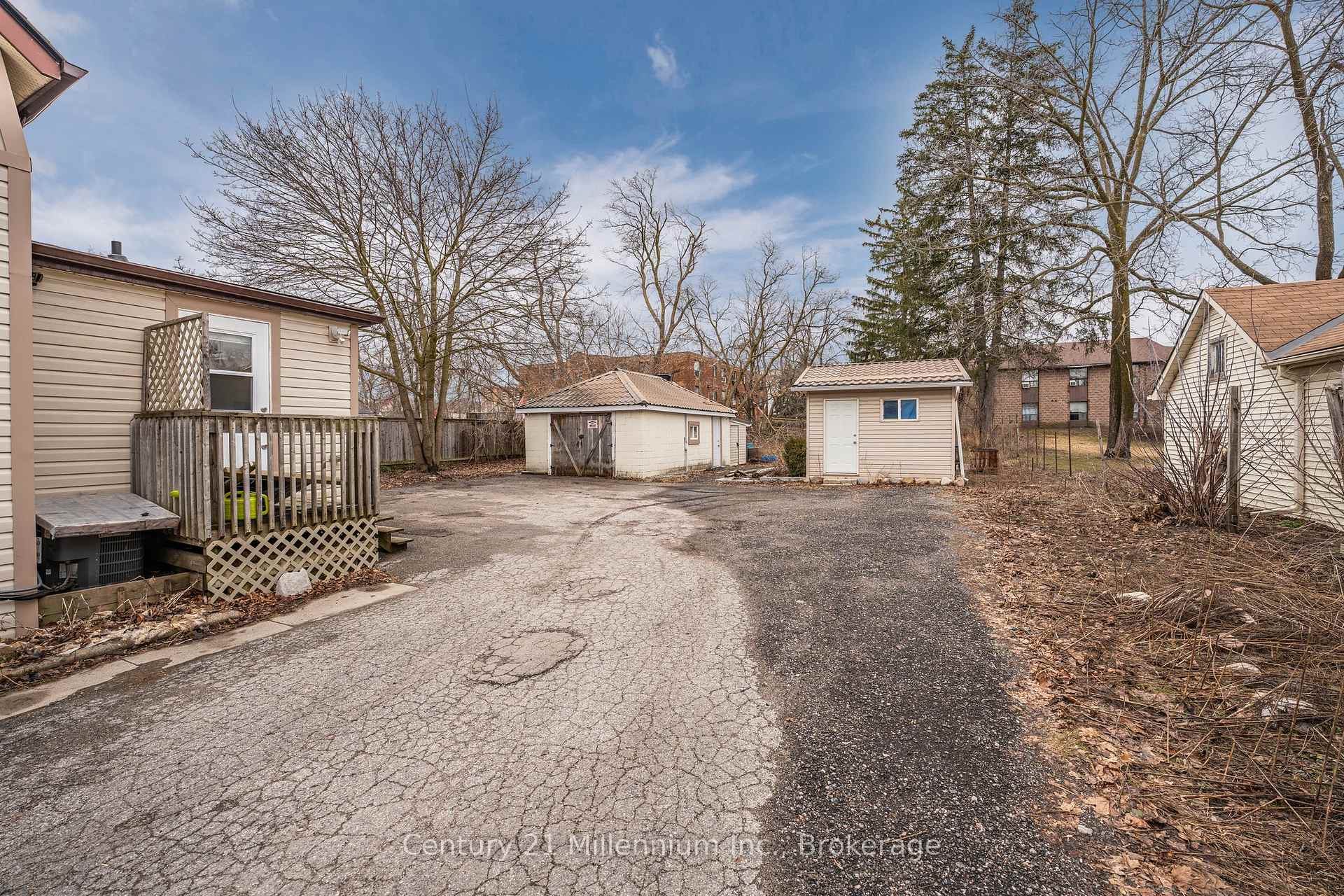 Photo 41 of 50 Donald Street, Barrie, Queen's Park — HOMEH