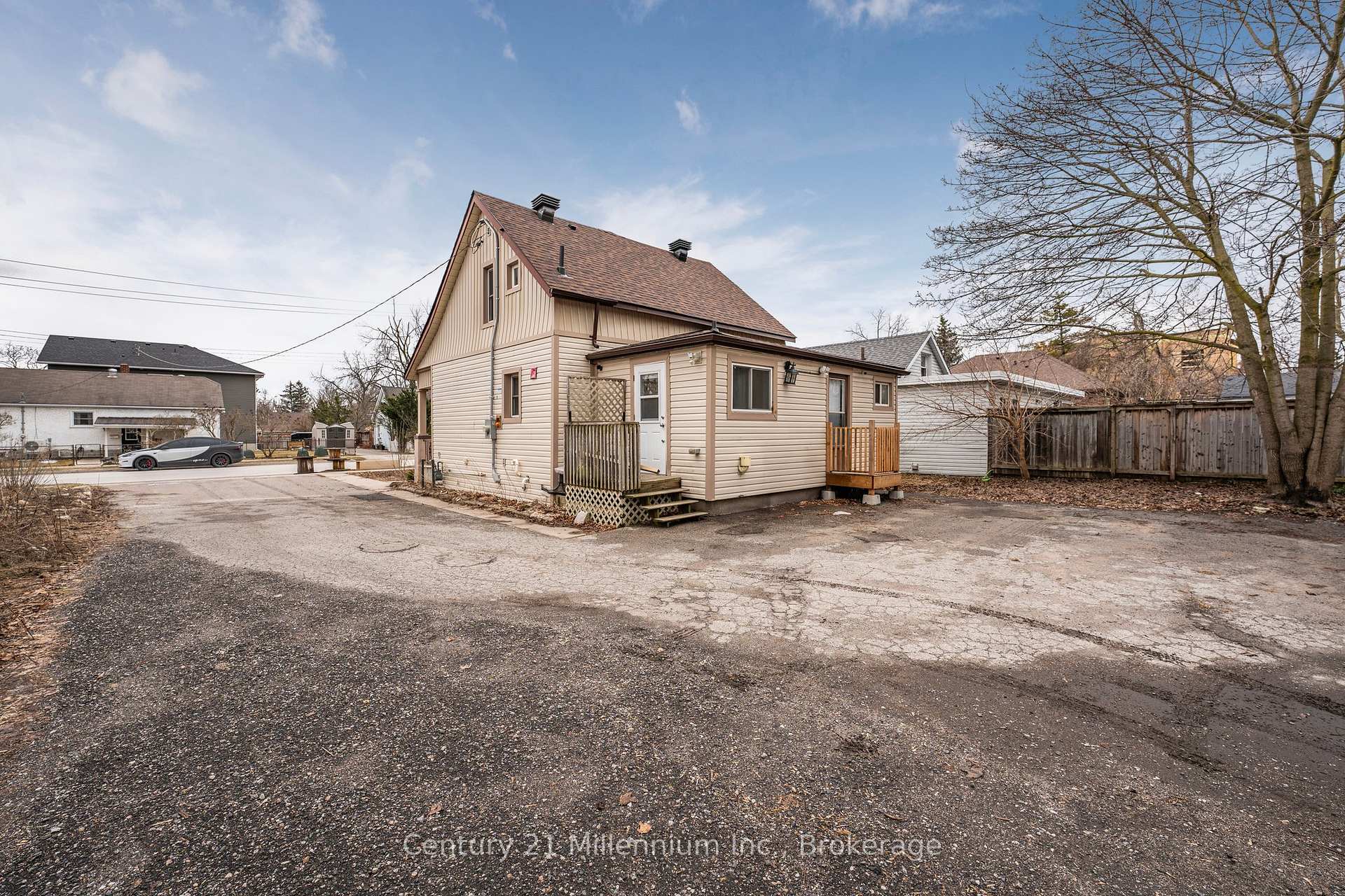 Photo 42 of 50 Donald Street, Barrie, Queen's Park — HOMEH