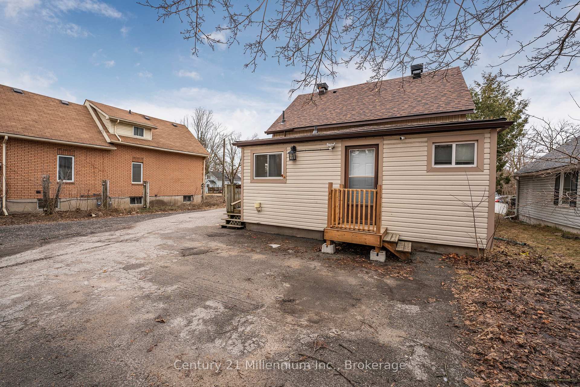 Photo 44 of 50 Donald Street, Barrie, Queen's Park — HOMEH