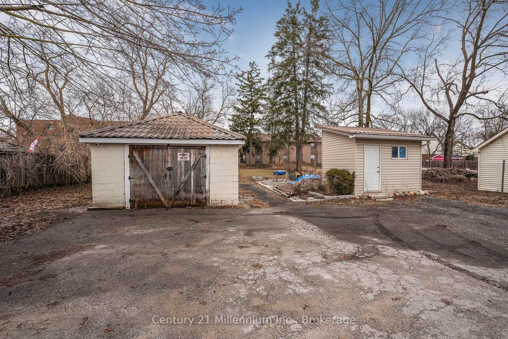 Photo 45 of 50 Donald Street, Barrie, Queen's Park — HOMEH