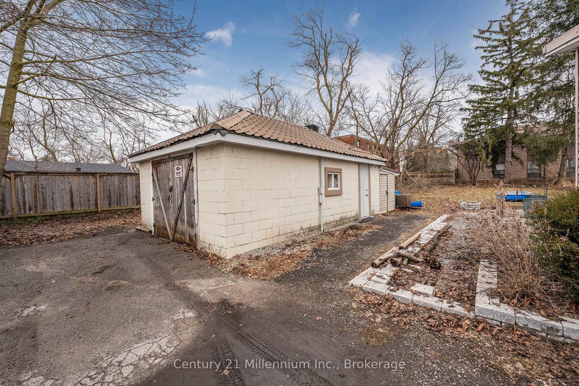 Photo 47 of 50 Donald Street, Barrie, Queen's Park — HOMEH