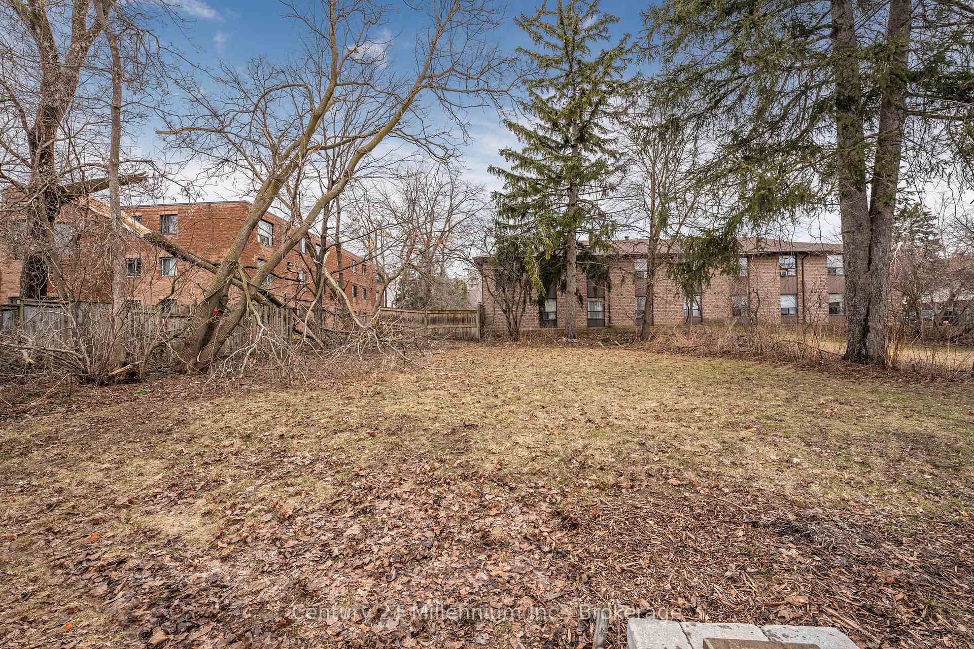 Photo 48 of 50 Donald Street, Barrie, Queen's Park — HOMEH