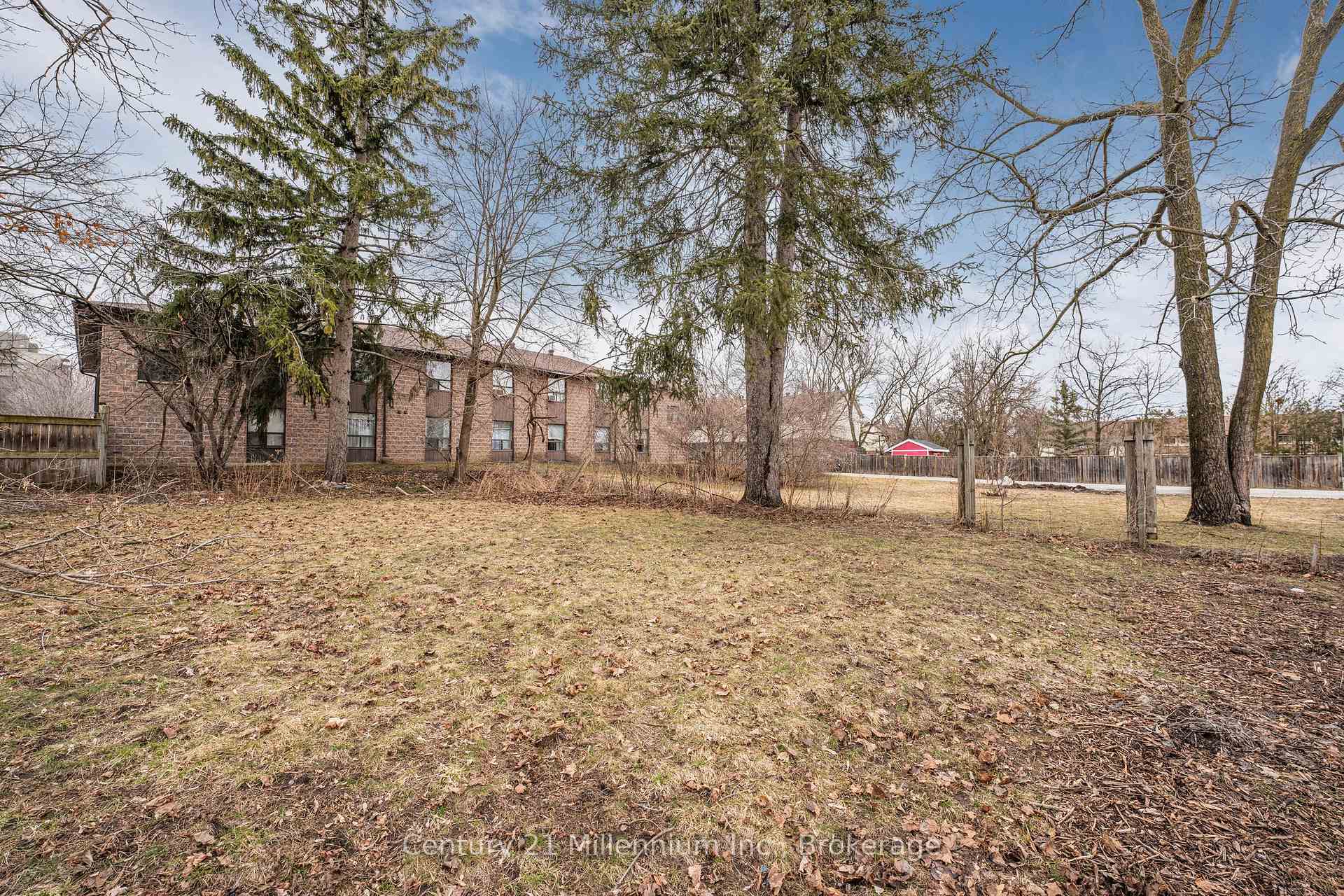 Photo 49 of 50 Donald Street, Barrie, Queen's Park — HOMEH