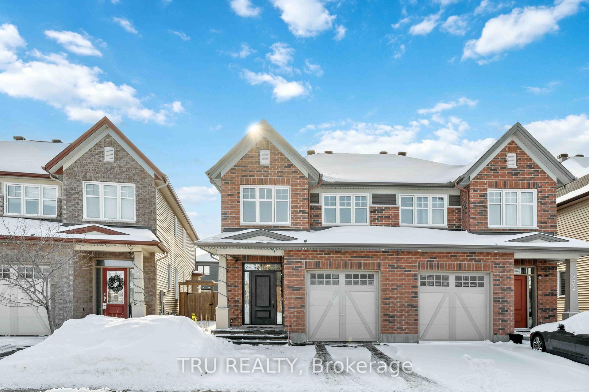 Photo 2 of 234 Fergus Crescent, Ottawa, Barrhaven - Cedargrove/Fraserdale — HOMEH