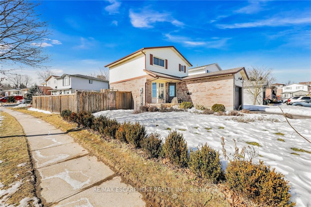 Photo 3 of 2430 Alder Drive, Burlington, Brant Hills — HOMEH