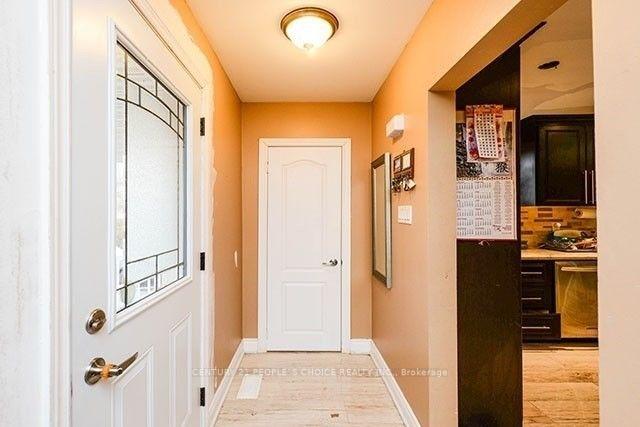 Photo 3 of Unit Main, 7 Albion Crescent, Brampton, Avondale — HOMEH