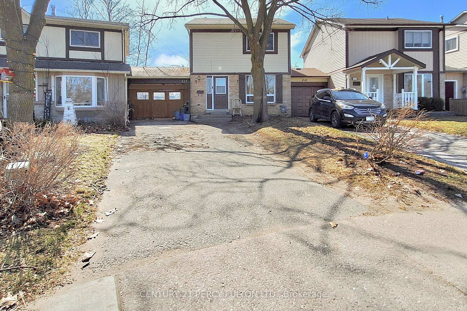 Photo 2 of 217 Cundles Road W, Barrie, Letitia Heights — HOMEH