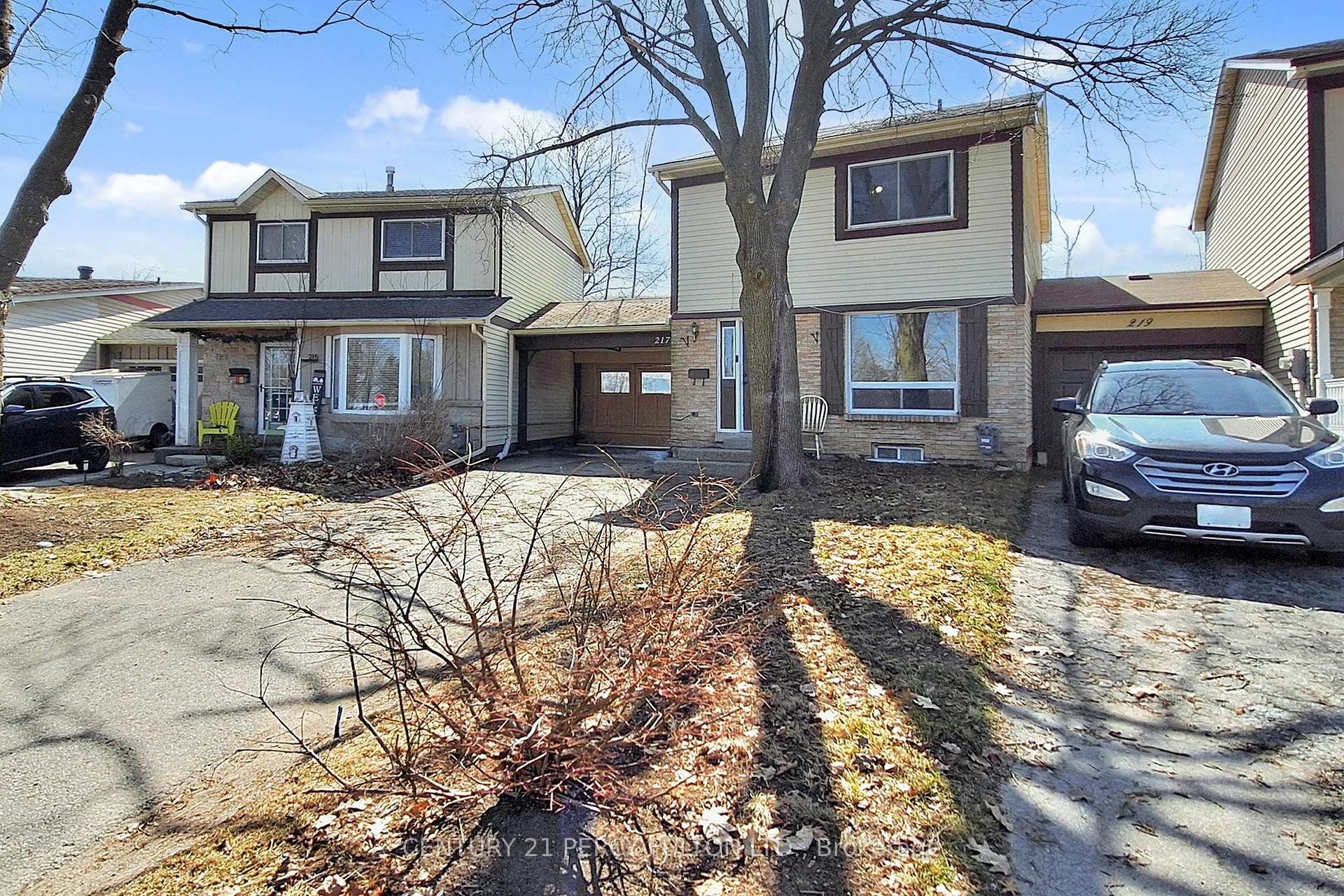 Photo 3 of 217 Cundles Road W, Barrie, Letitia Heights — HOMEH