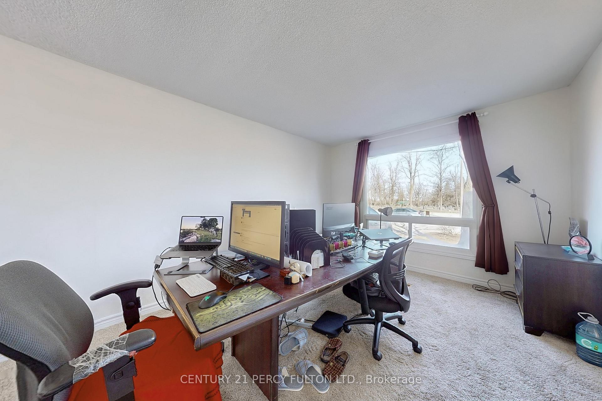 Photo 9 of 217 Cundles Road W, Barrie, Letitia Heights — HOMEH