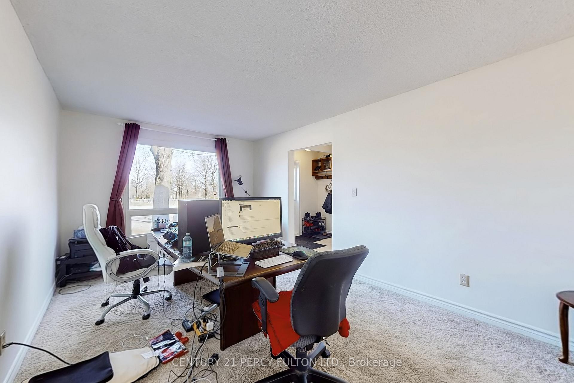 Photo 10 of 217 Cundles Road W, Barrie, Letitia Heights — HOMEH