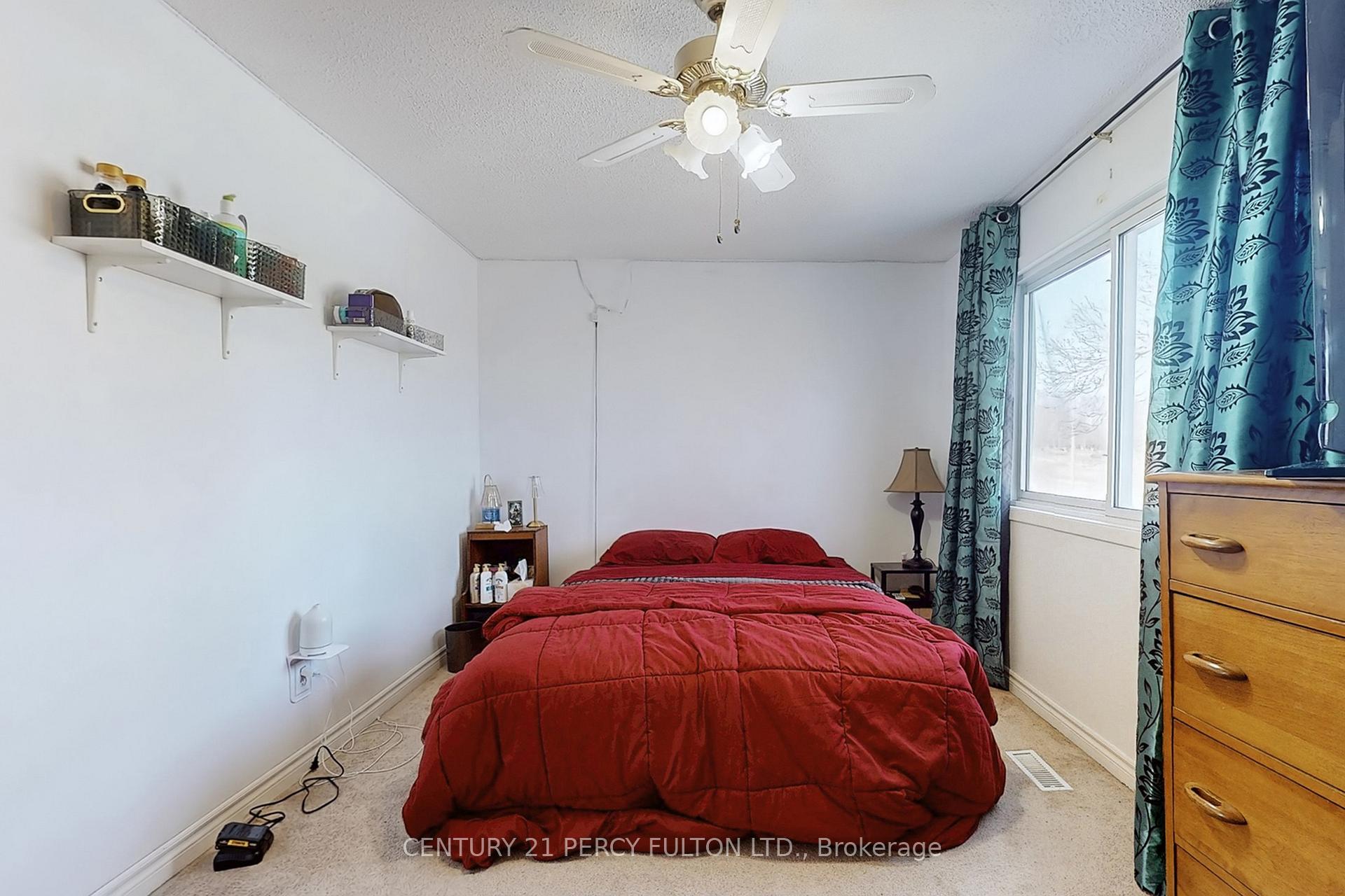 Photo 21 of 217 Cundles Road W, Barrie, Letitia Heights — HOMEH