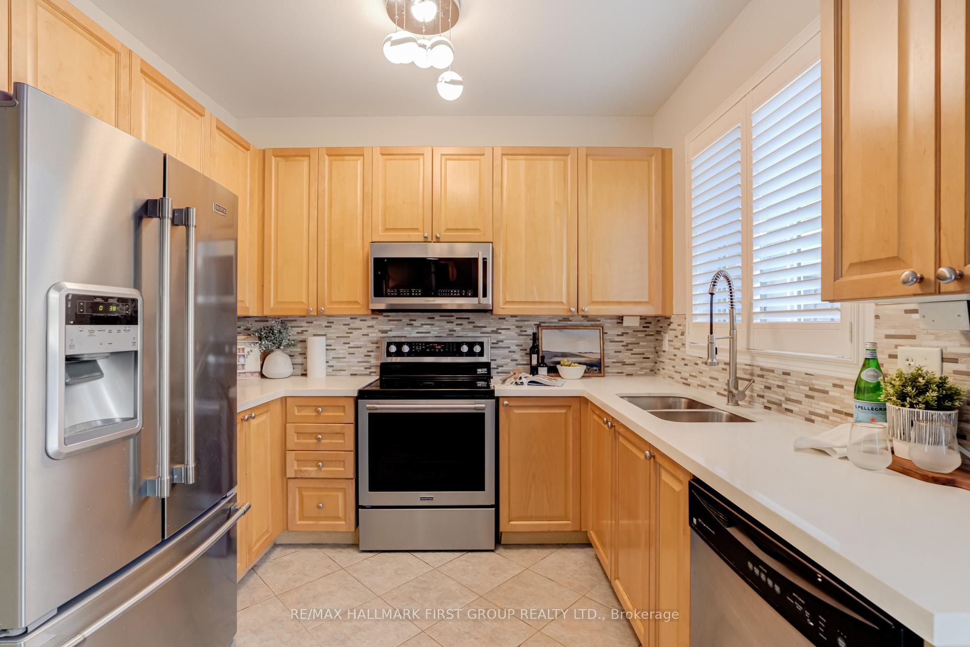 Photo 8 of 2422 Pilgrim Square, Oshawa, Windfields — HOMEH