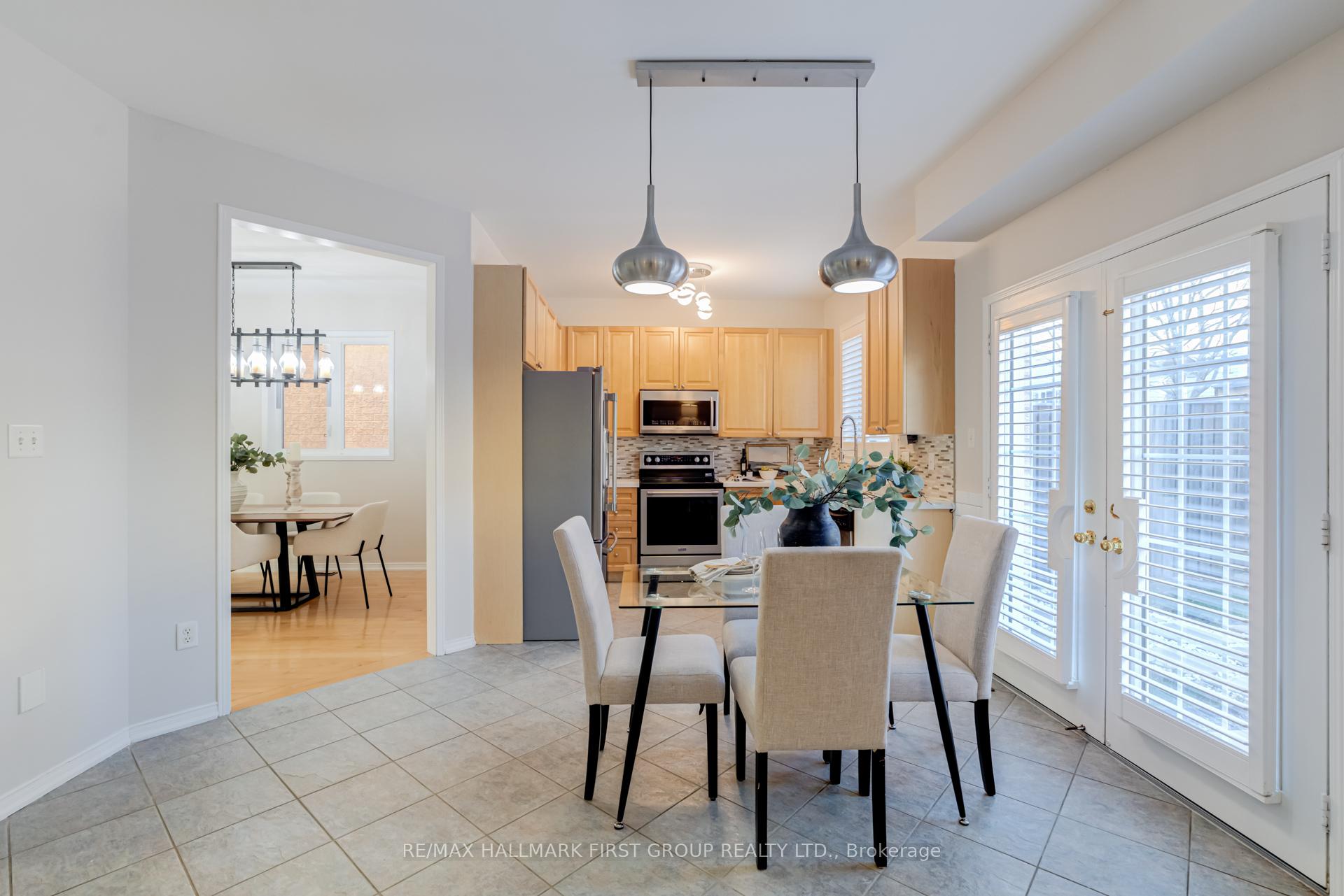 Photo 9 of 2422 Pilgrim Square, Oshawa, Windfields — HOMEH
