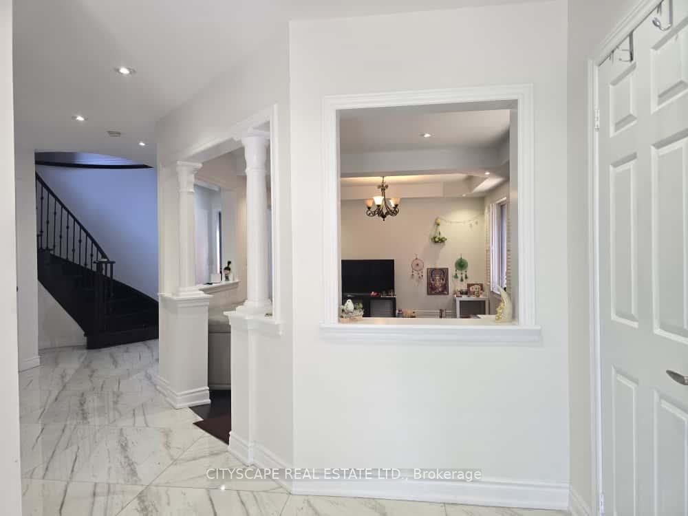 Photo 4 of 9 Alfonso Crescent, Brampton, Bram East — HOMEH