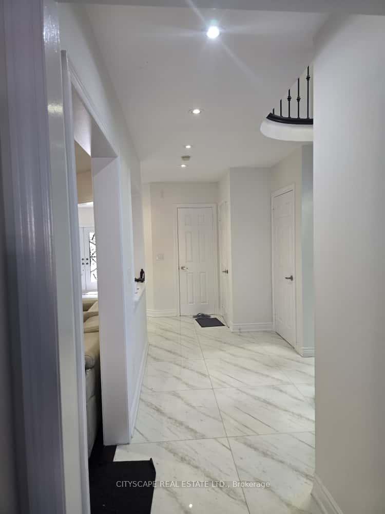 Photo 5 of 9 Alfonso Crescent, Brampton, Bram East — HOMEH