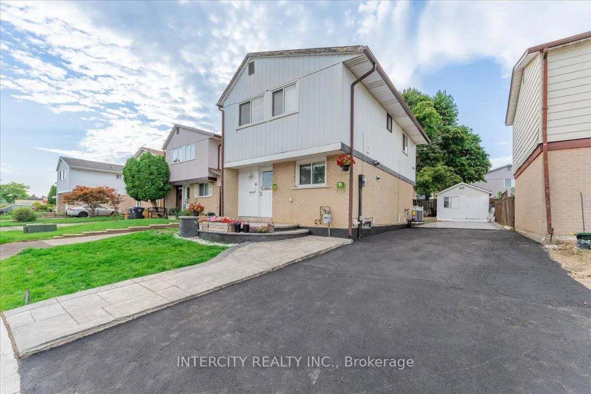 Photo 2 of 6 Hedley Court, Brampton, Central Park — HOMEH