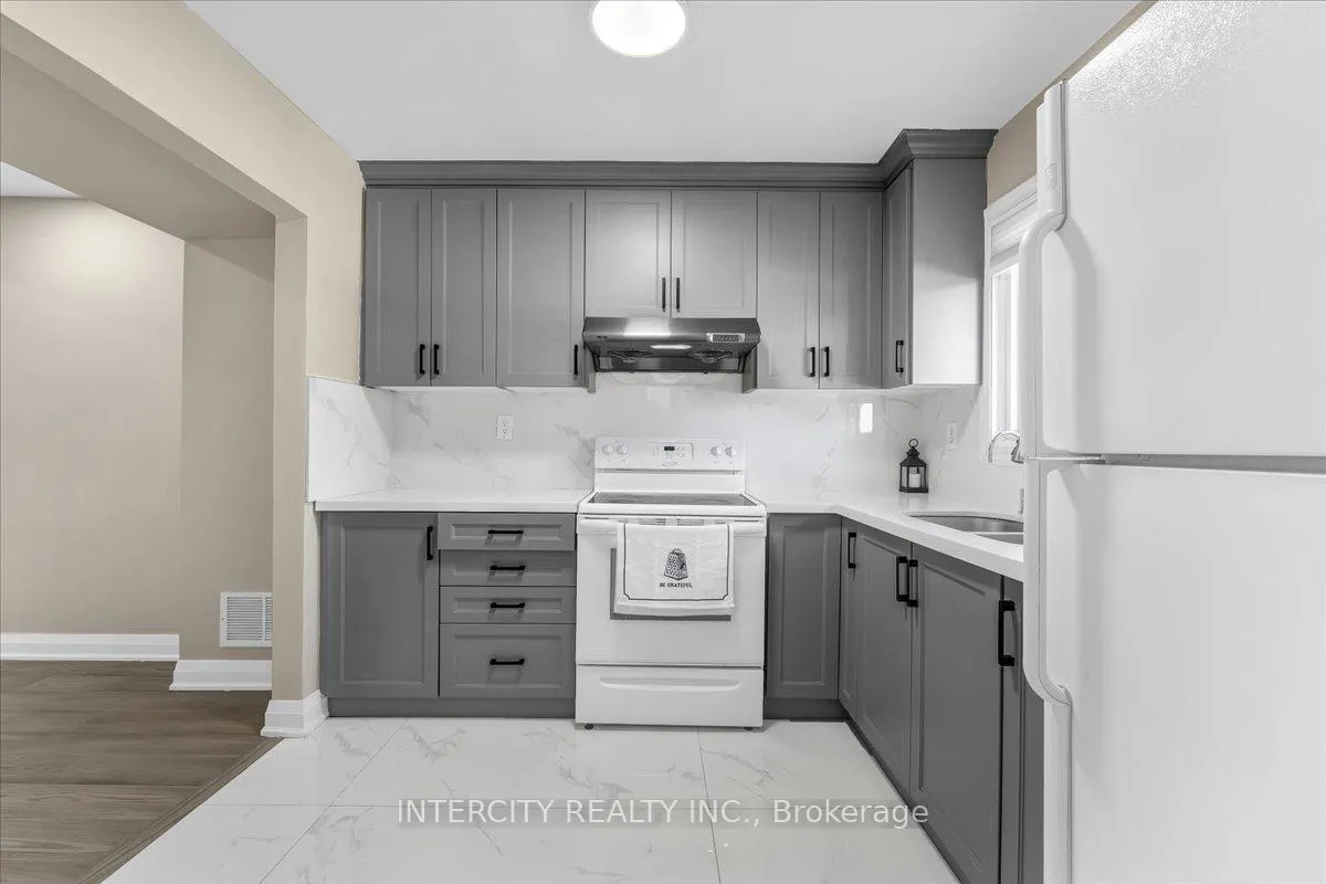 Photo 14 of 6 Hedley Court, Brampton, Central Park — HOMEH